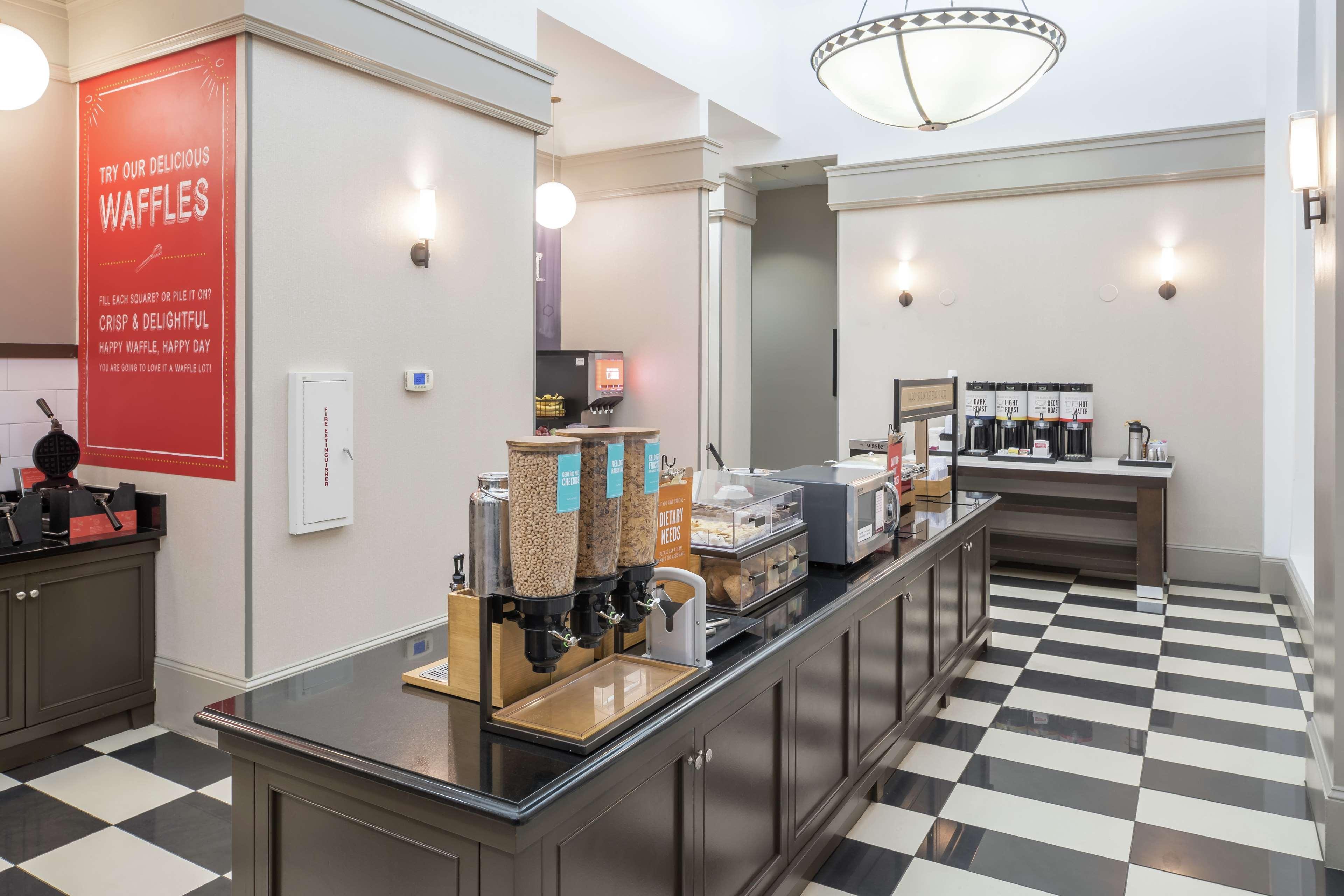 Hampton Inn & Suites Atlanta-Downtown Екстер'єр фото