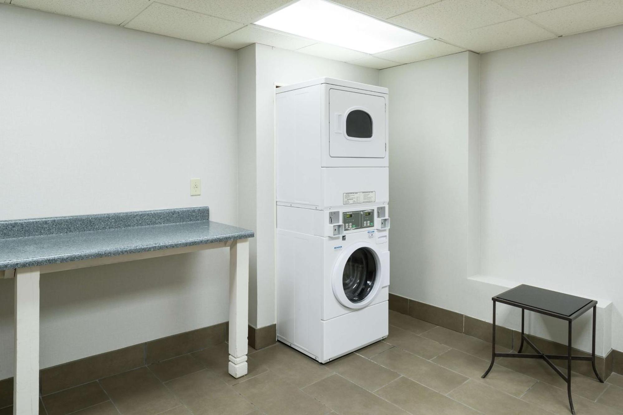 Hampton Inn & Suites Atlanta-Downtown Екстер'єр фото